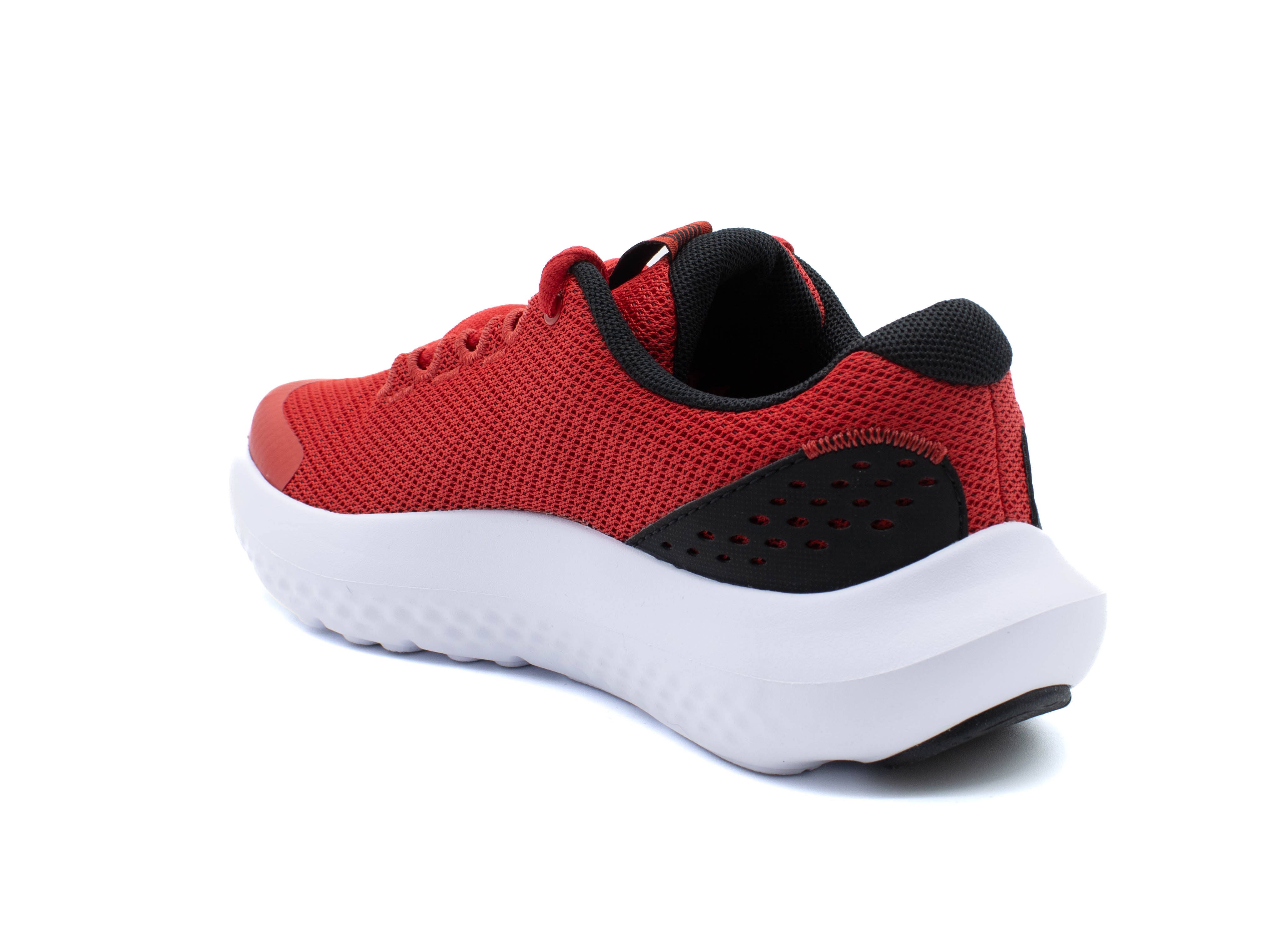 UNDER ARMOUR GS Surge 4 – shoeper.com