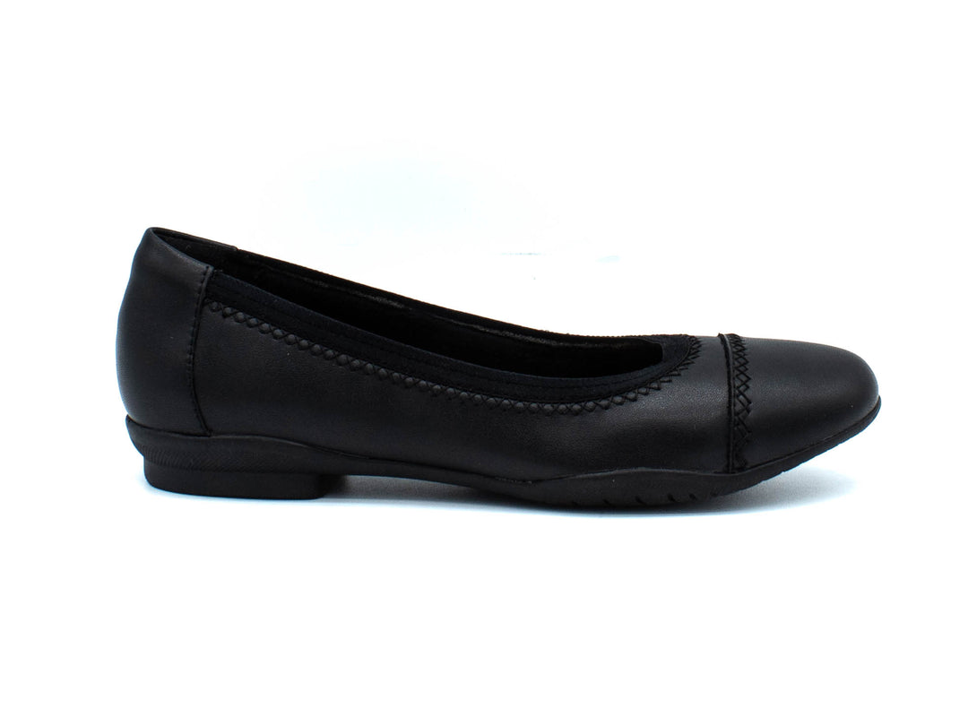 CLARKS Sara Bay Flat