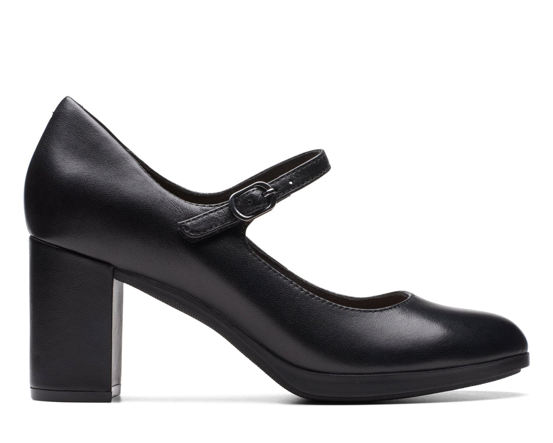 CLARKS Bayla Nora