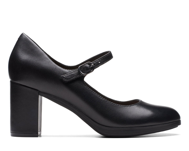 CLARKS Bayla Nora
