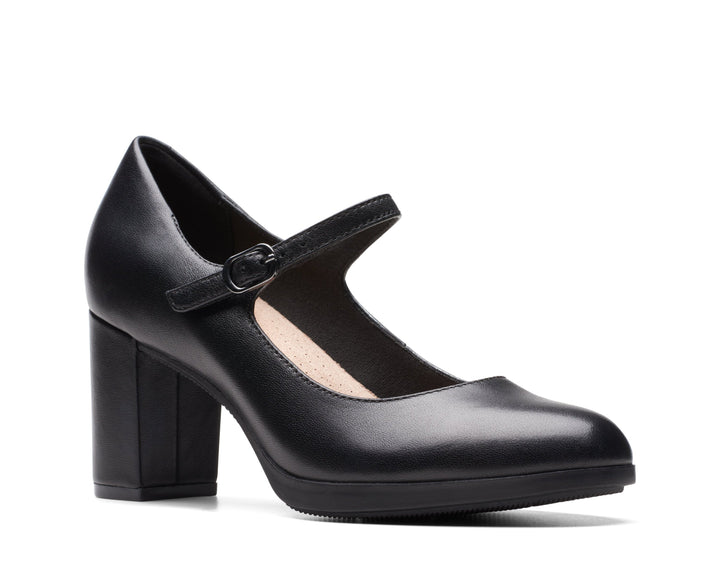 CLARKS Bayla Nora