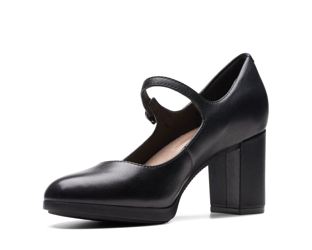 CLARKS Bayla Nora