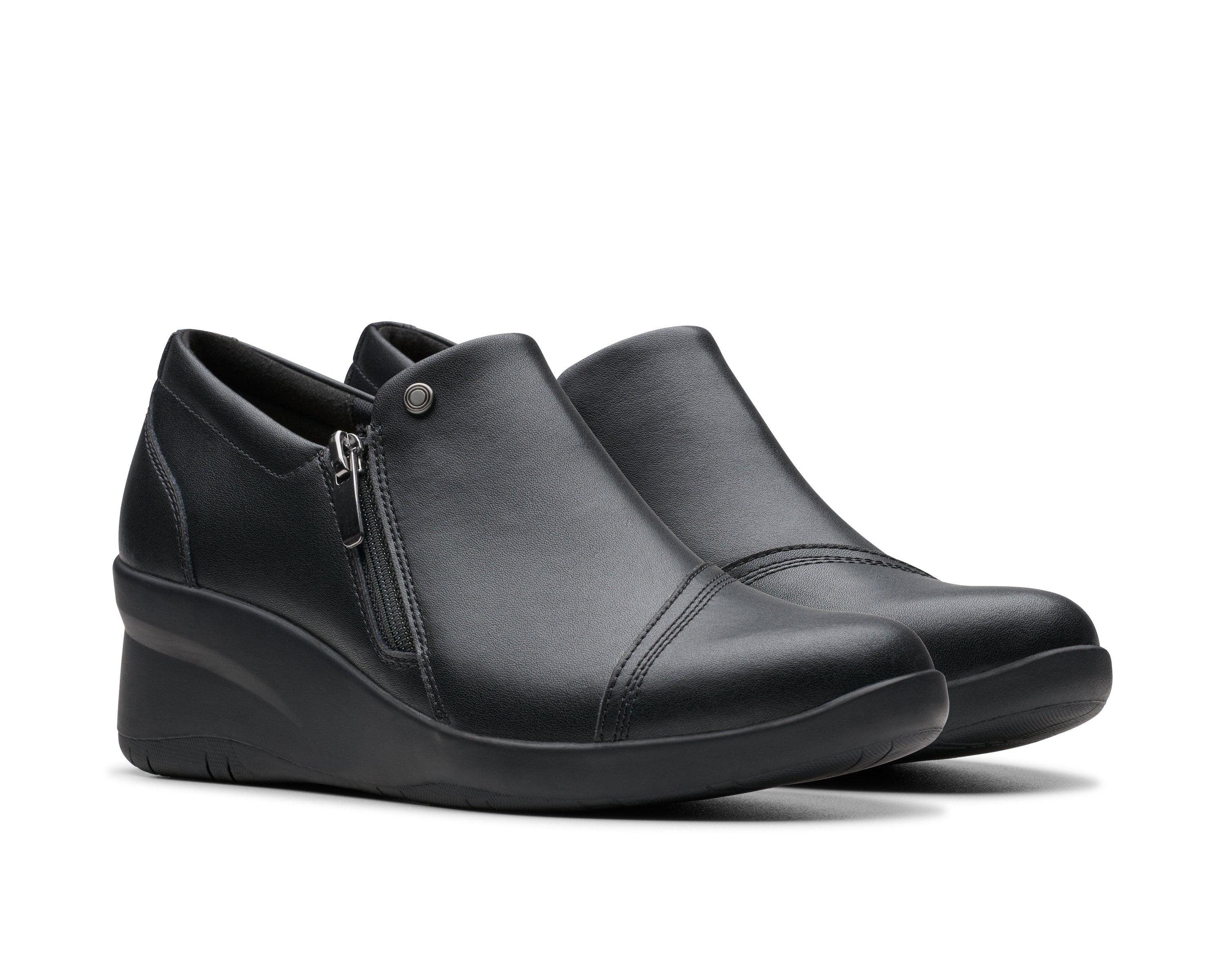 CLARKS Suttyn Zip