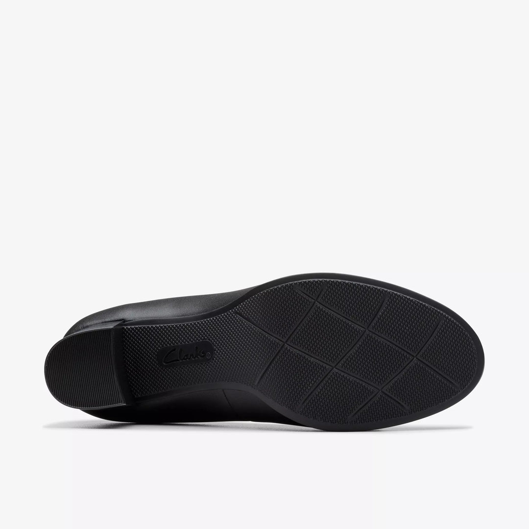 CLARKS Bayla Carly