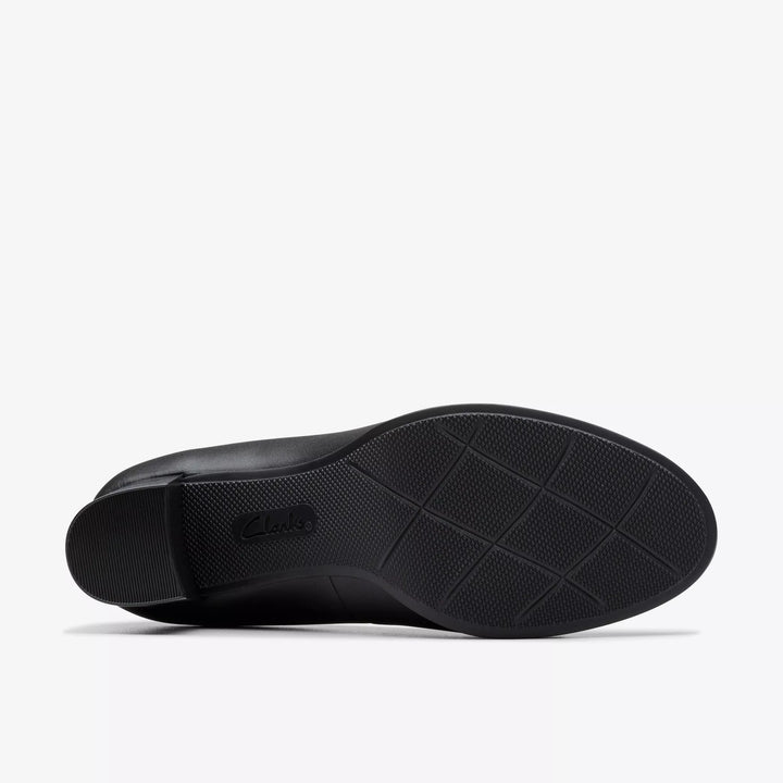 CLARKS Bayla Carly